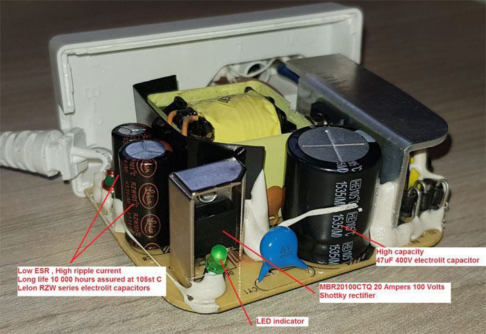 Adaptér napájecí 12V 2000mA DVE DSA-24PFD-15L (5,5x2,5mm)
